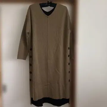 스콧 클럽 베이지 V넥 버튼 롱 니트 원피스 9호