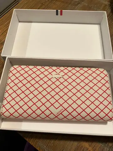 새상품급 라코스테 LACOSTE 다이아몬드 패턴 장지갑