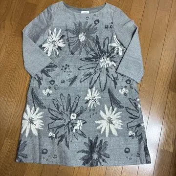TABASA 꽃무늬 7부 소매 튜닉 그레이 계열