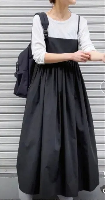 스픽 앤 스팬 라이트 브로드 볼륨 드레스