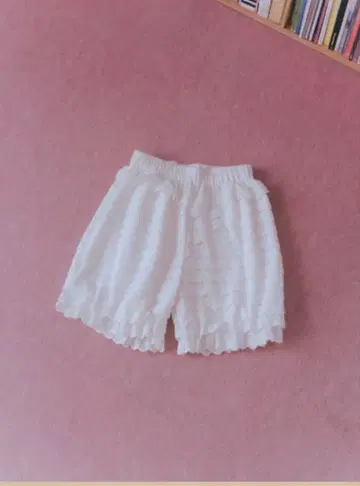 [ MADEMYDAY ] Lush Lace Short Pants