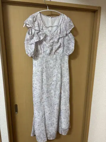 프릴 달린 꽃무늬 원피스 M 사이즈