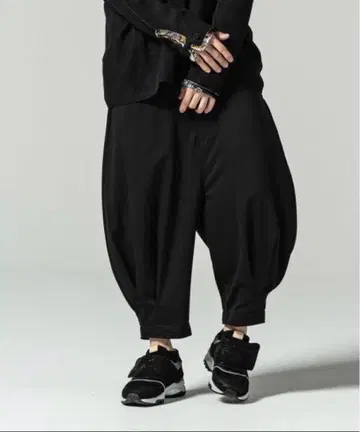 glamb 이지 크롭 헤임 턱 팬츠