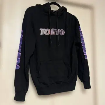 NEW ERA 블랙 후드티 TOKYO 로고 S 사이즈