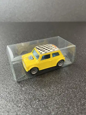 Hot Wheels 2000 Morris Mini
