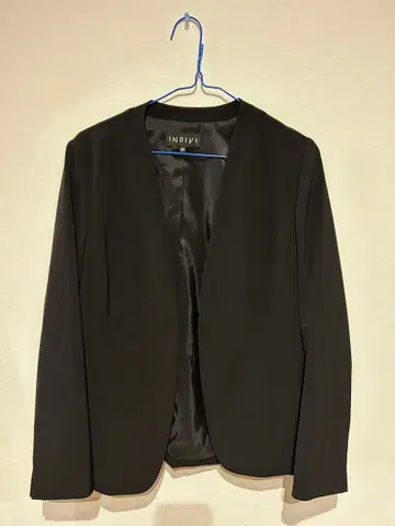 INDIVI 블랙 노카라 자켓