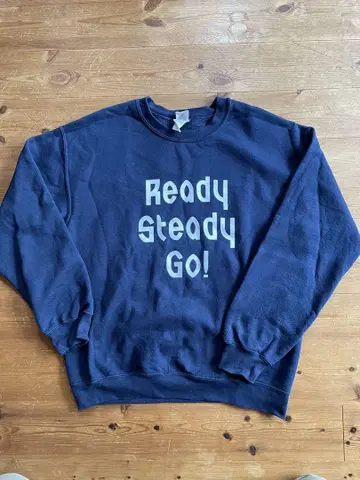 Ready Steady Go! 프린트 맨투맨 네이비
