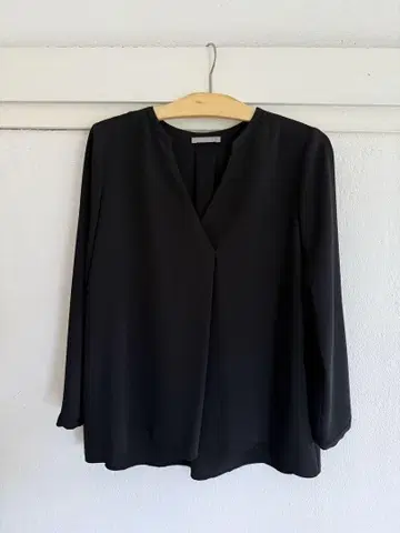 띠어리 블랙 블라우스 새상품급