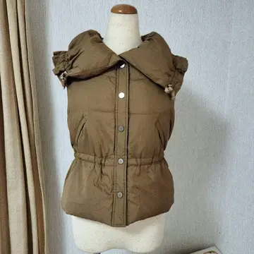 tobechic 베스트 프릴 다운 자켓