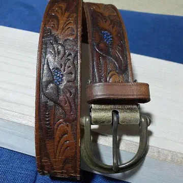 가죽 조각 무늬 벨트 브라운