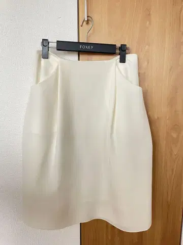 FOXEY 아이보리 플레어 스커트