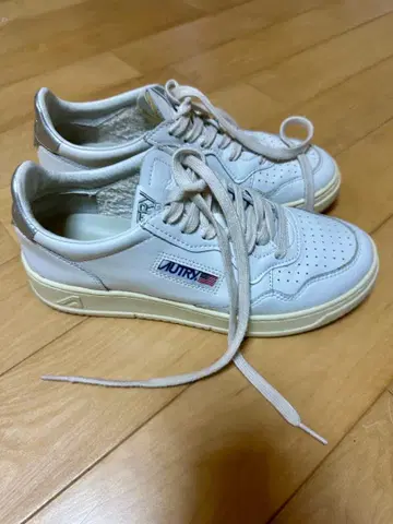 AUTRY MEDALIST LOW LEATHER 오드리 메달리스트 로우