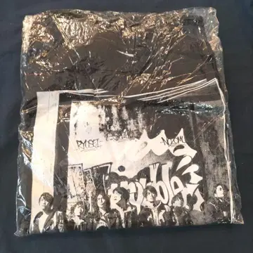 새상품 WEST. Wtrouble 티셔츠
