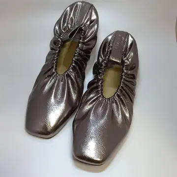 엠마 프랜시스 개더 플랫 펌프스 24.5cm