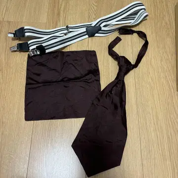 와타베 웨딩 신랑 서스펜더 타이 치프