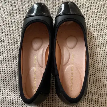 UNITED COLORS OF BENETTON 블랙 24.5cm