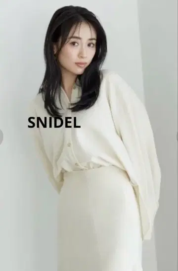 스나이델 메탈 프레임 버튼 셔츠 아이보리