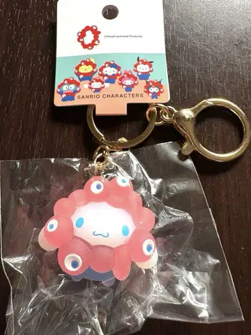오사카 간사이 만박 산리오 미야쿠미야쿠 변신 클리어 키링 시나몬