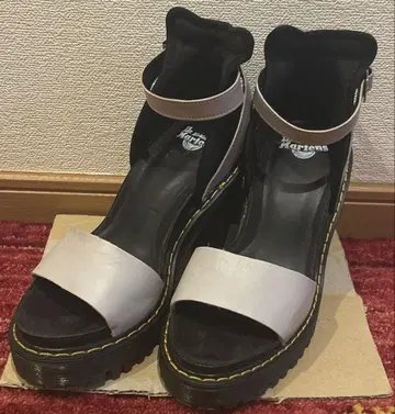 닥터마틴 샌들