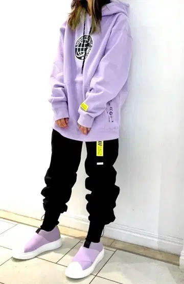 LILWHITEDOT 릴화이트도트 후드티