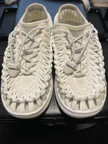 화이트 뜨개질 keen 샌들 23.5cm