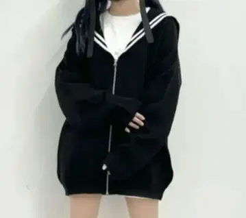 whinny 빛나는 촉촉 빵 세일러 카라 니트