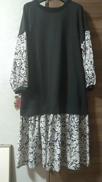 꽃무늬 벌룬 슬리브 원피스 디오스 프론트 사이즈 M 블랙 화이트
