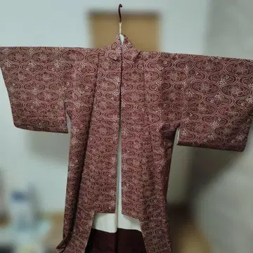 적갈색 꽃무늬 코몬 기모노