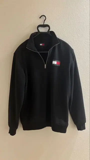 TOMMY JEANS 블랙 집업 트레이닝복