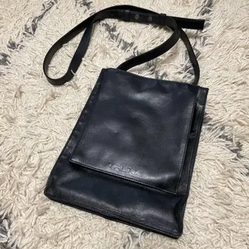 TRUNK 블랙 가죽 숄더백