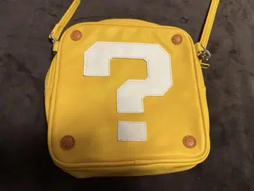 물음표 블록 숄더백