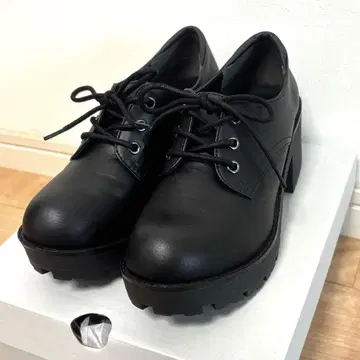ABC마트 탱크 밑창 레이스업 6.5 BLACK M 사이즈 23.5cm