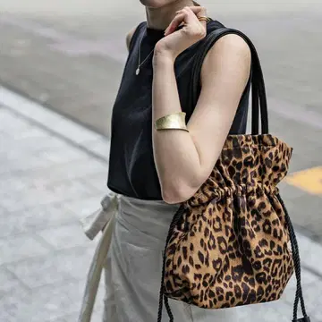 미사용 새상품 HAYNI 레오파드 무늬 토트백