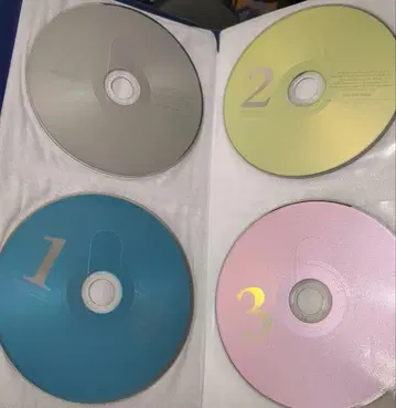 컬러풀 4장 세트 DVD 디스크 (FF10 사운드트랙으로 추정)