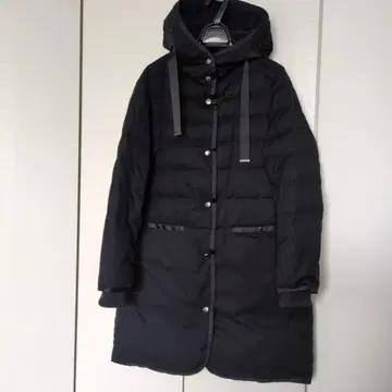 두클라쎄 후드 부착 블랙 다운 코트