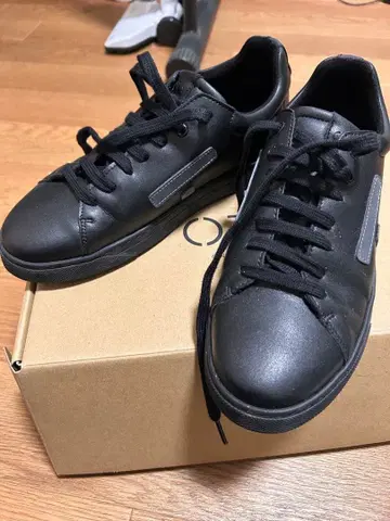 블랙 가죽 스니커즈 OTA [오티에이] 켈우드