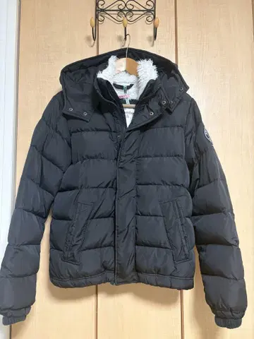 [ 클리닝 완료 ] 아바크롬비&피치 다운 자켓 블랙 컬러/M 사이즈