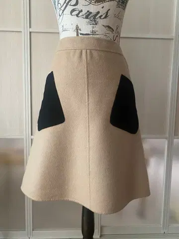모스키노 베이지 플레어 스커트 블랙 포켓 부착 40 사이즈
