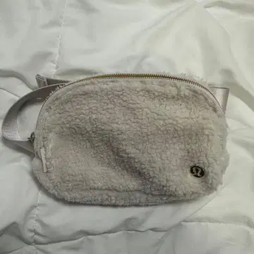 새상품급 Lululemon everywhere belt bag