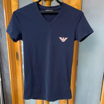 Emporio Armani 네이비 V넥 T셔츠