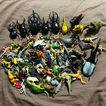 공룡과 곤충 피규어 세트