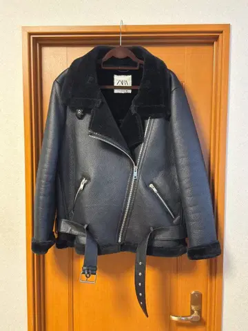 ZARA 블랙 가죽 라이더 자켓