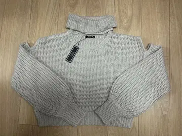 eatme 크로스 참 포함 컷 아웃 니트 터틀