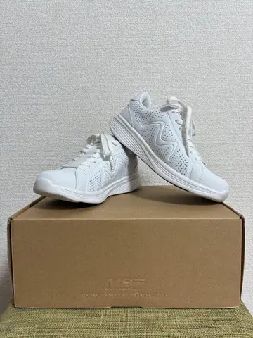 SORA LACE UP 화이트 스니커즈