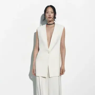 새상품급 ZARA 화이트 슬리브리스 베스트