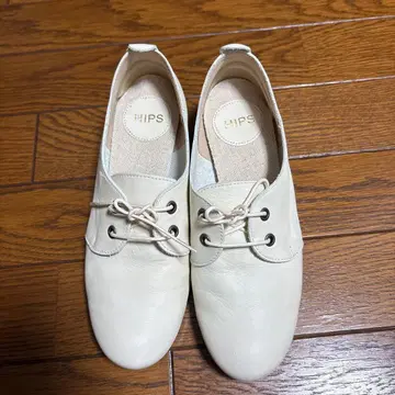 HIPS 화이트 레이스업 슈즈