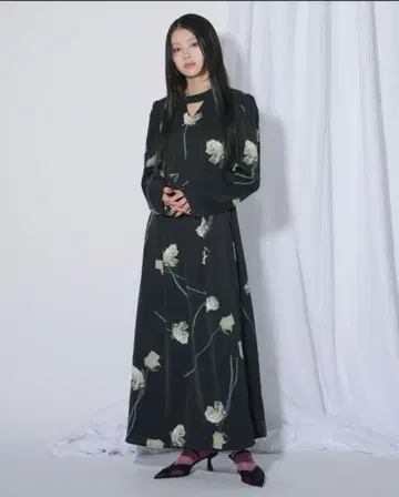 Ezick Falling flower 레이디 모드 원피스 블랙