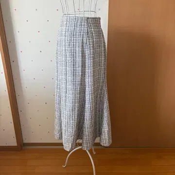 플레어 롱 스커트 화이트 블랙 체크
