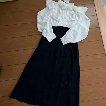 [ 새상품 ] 시마무라 x 카도와키 레이나 씨 콜라보 원피스