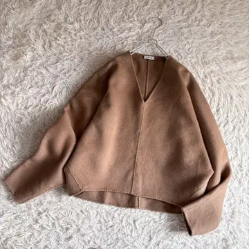 컨디션 최상 toteme 라 클래스 V넥 와이드 풀오버 카멜